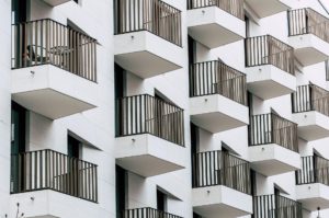 Mieszkanie po rozwodzie – jak podjąć bezpieczną decyzję dotyczącą wspólnej nieruchomości